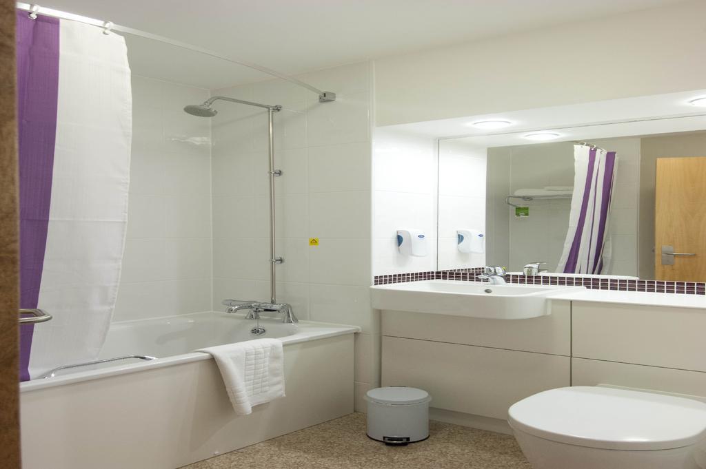 Premier Inn London Hayes, Heathrow Room photo