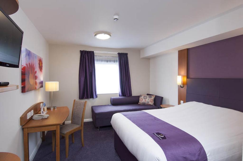 Premier Inn London Hayes, Heathrow Room photo