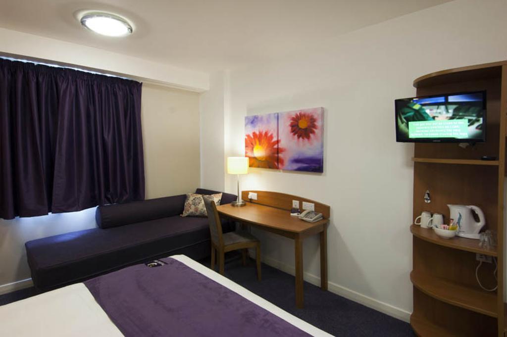 Premier Inn London Hayes, Heathrow Room photo