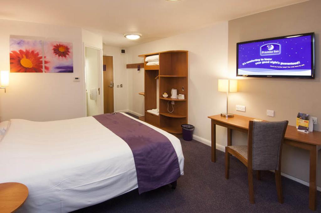 Premier Inn London Hayes, Heathrow Exterior photo