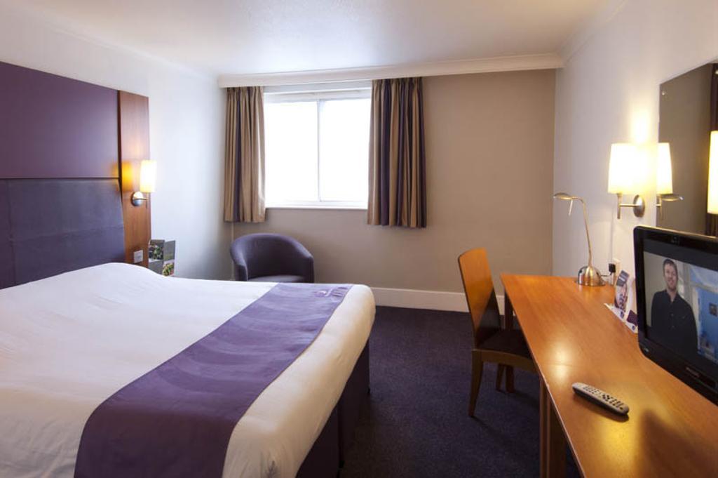 Premier Inn London Hayes, Heathrow Room photo